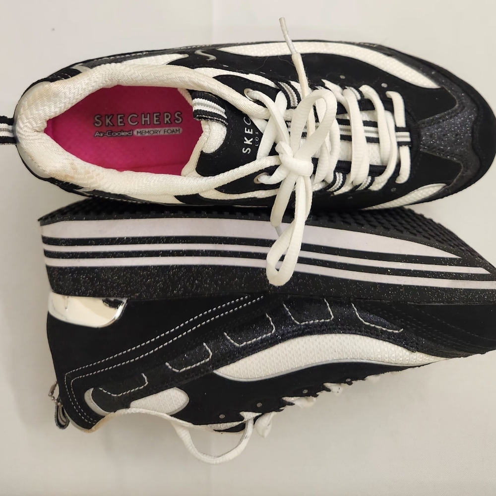 Skechers D’Lites Black & White Platform Sneakers – Memory Foam | 9 - Picture 3 of 8